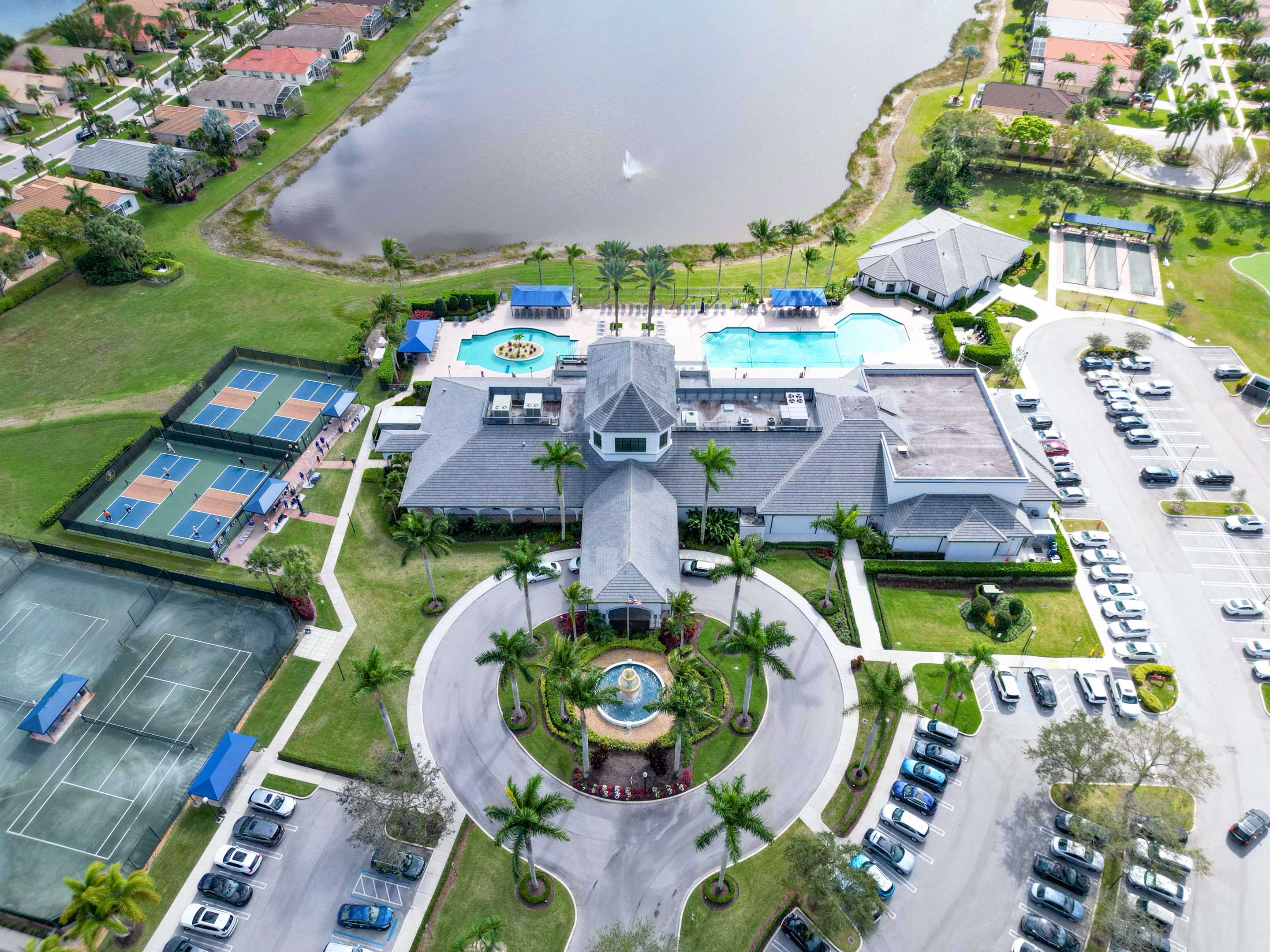 Aerial view of the Venetian Isles clubhouse