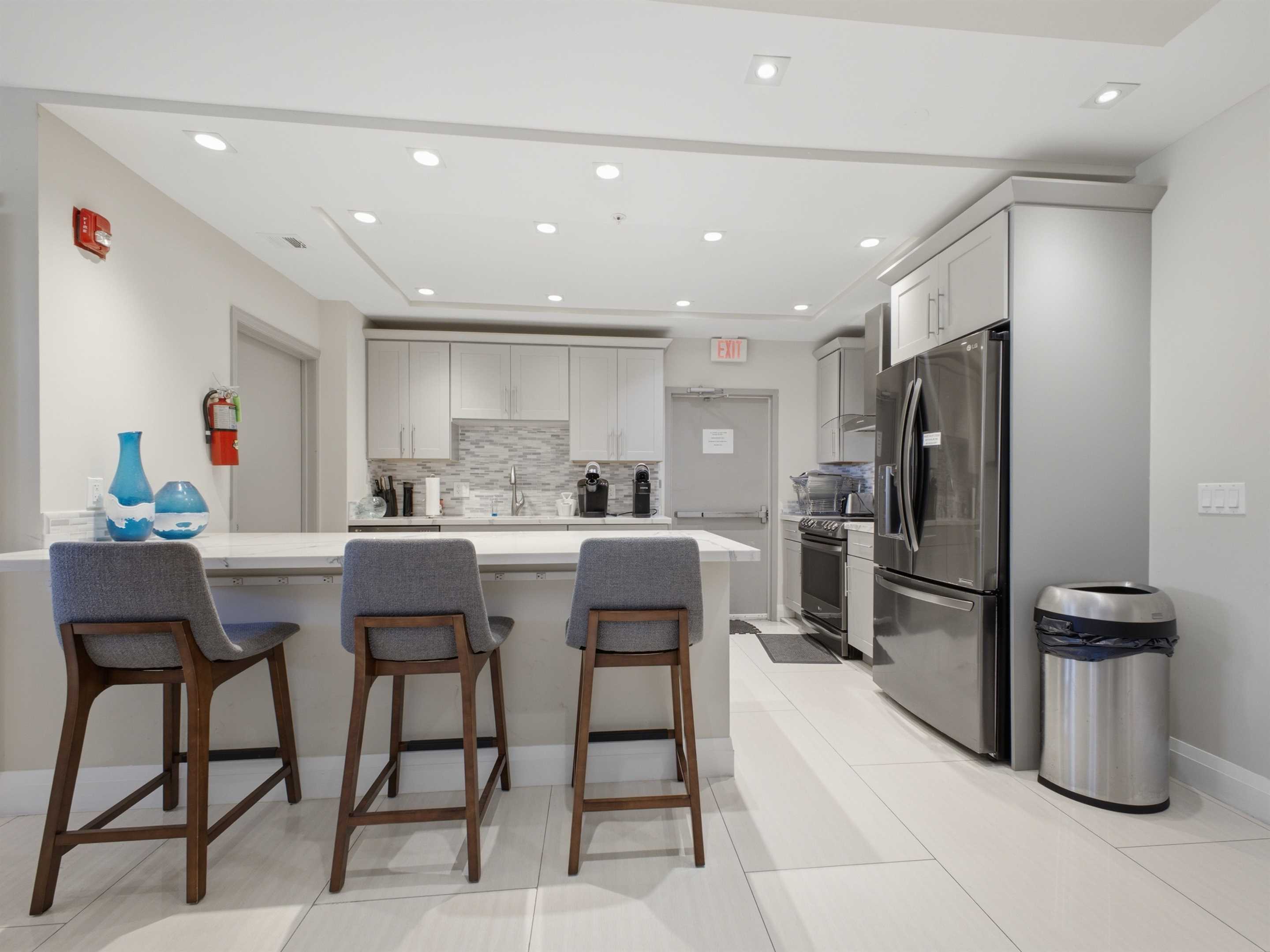 Common room and kitchen at Regency Highland